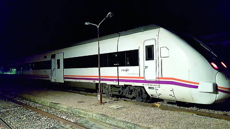 El tren de Madrid se avería y deja a 25 pasajeros en Despeñaperros El tren de Madrid se avería y deja a 25 pasajeros en Despeñaperros