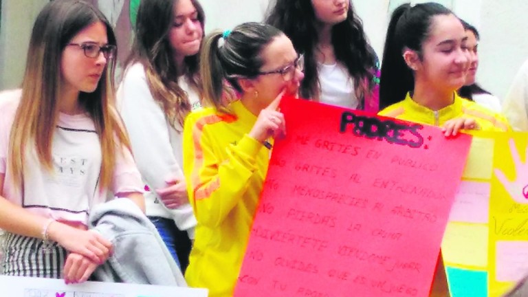 Estudiantes alzan sus voces contra la violencia deportiva