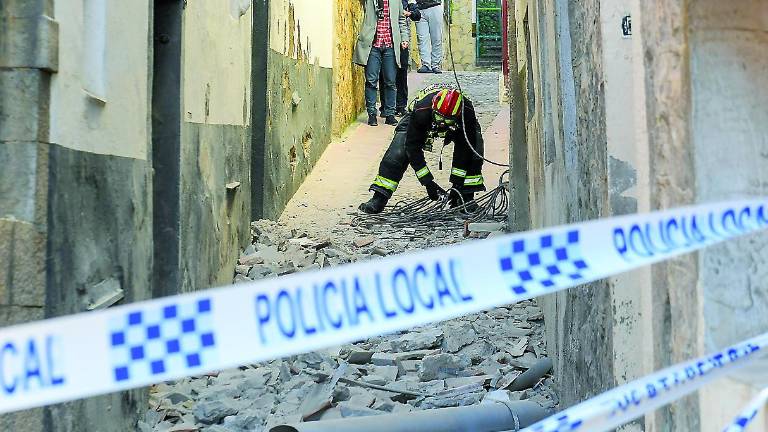 La ruina del centro crece con un derrumbe en la calle Elvín