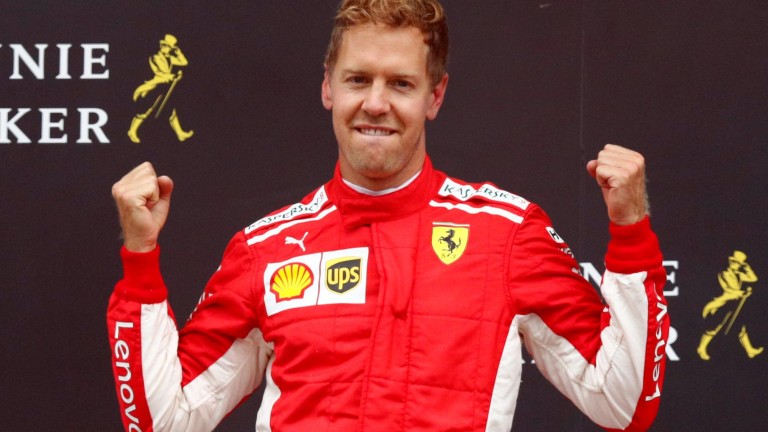 Vettel se impone en Spa tras rebasar a Lewis Hamilton en una salida convulsa
