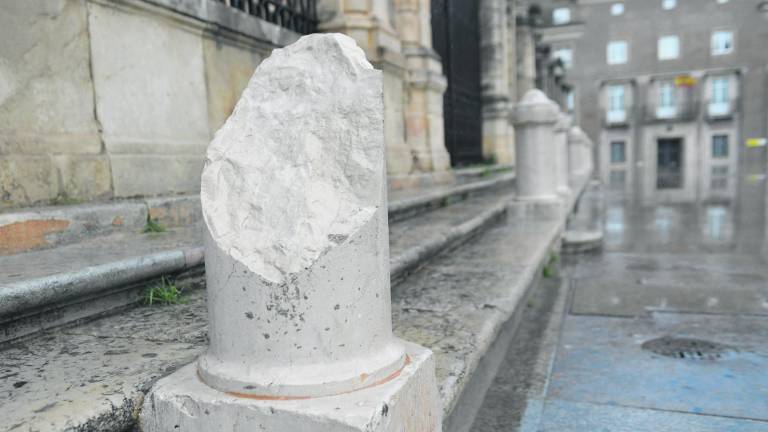 Una plataforma “echa a volar” y causa daños en la Catedral