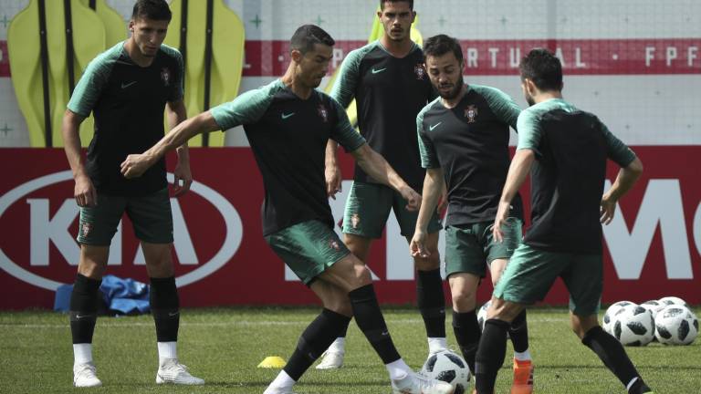 Irán y Portugal se juegan seguir en el Mundial Irán y Portugal se juegan seguir en el Mundial