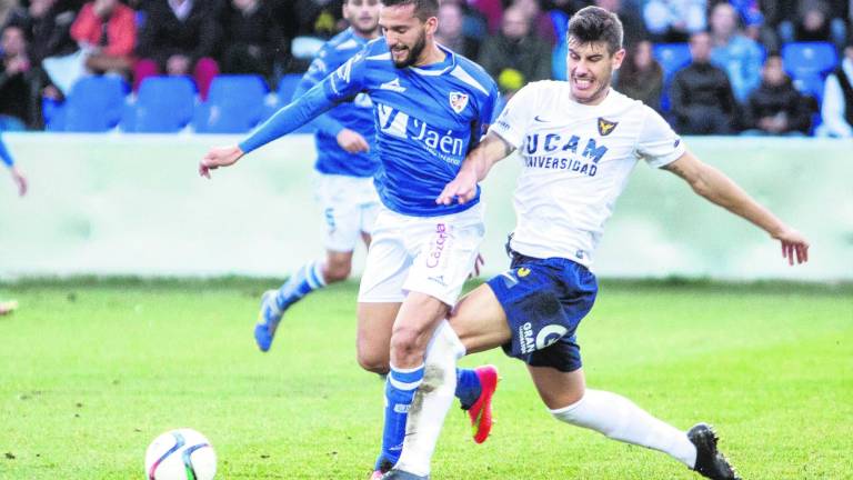 Un revés que destapa las carencias del Linares Un revés que destapa las carencias del Linares