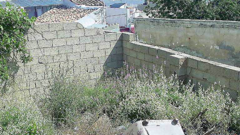 “Lo que quieren es que el barrio se caiga a pedazos y nos vayamos” “Lo que quieren es que el barrio se caiga a pedazos y nos vayamos”