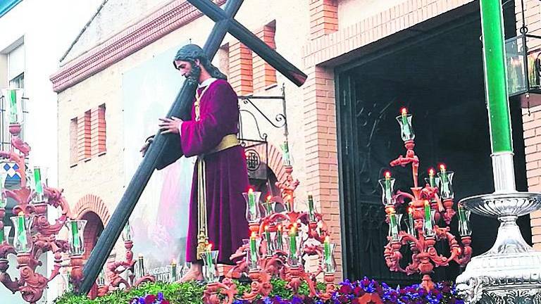 Los hermanos de la Vera-Cruz completan su Lunes Santo Los hermanos de la Vera-Cruz completan su Lunes Santo