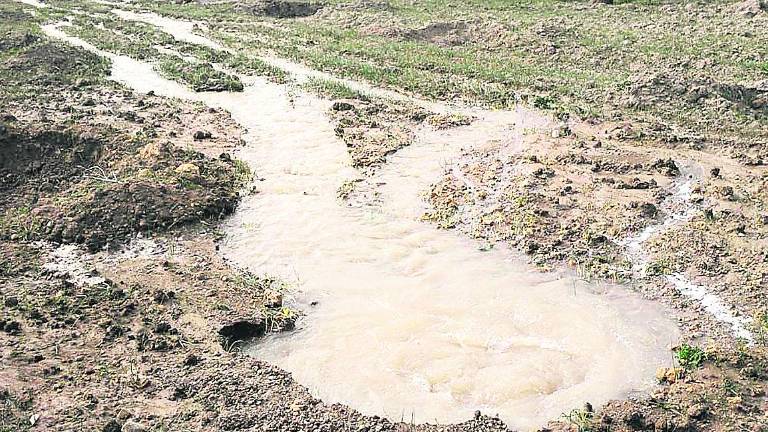 Avería a causa de la rotura de una conducción de agua en Santa Ana