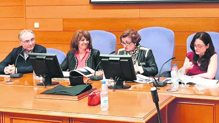Fusión de fotografía y texto para homenajear a la mujer Fusión de fotografía y texto para homenajear a la mujer