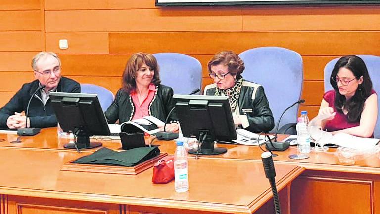 Fusión de fotografía y texto para homenajear a la mujer