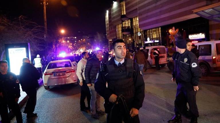 Muere el embajador ruso en Turquía tras ser disparado en Ankara Muere el embajador ruso en Turquía tras ser disparado en Ankara