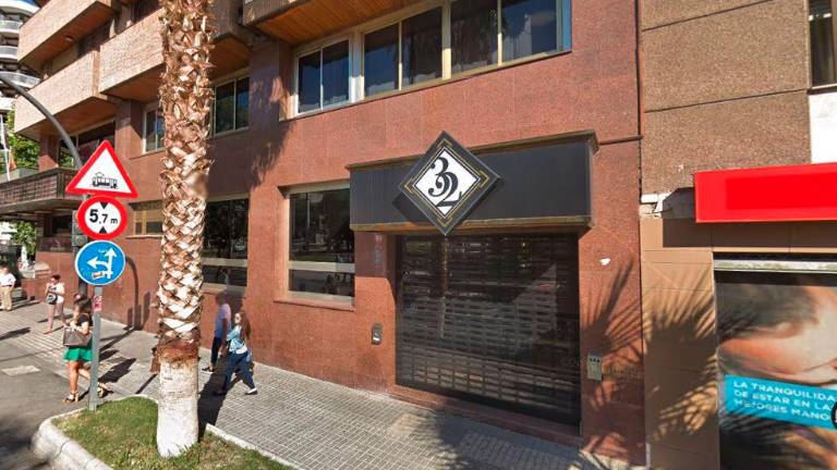 Vecinos piden el cierre de una discoteca al Ayuntamiento Vecinos piden el cierre de una discoteca al Ayuntamiento