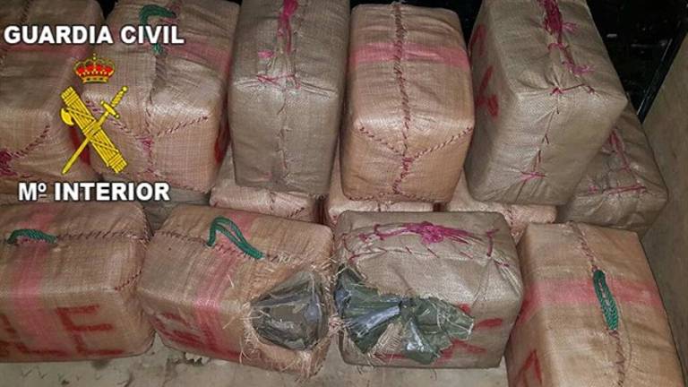 Detenido en la A-4 a su paso por Santa Elena con 480 kilos de hachís en un furgón Detenido en la A-4 a su paso por Santa Elena con 480 kilos de hachís en un furgón