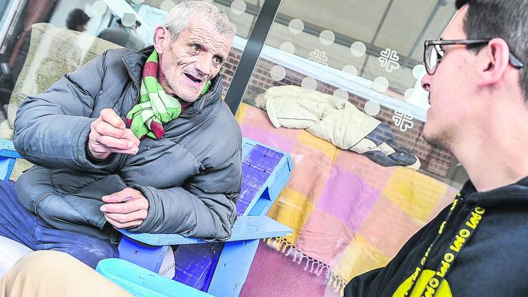 Un café, una ducha y ropa limpia Un café, una ducha y ropa limpia