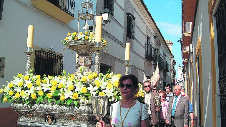 Calurosa acogida al Santísimo