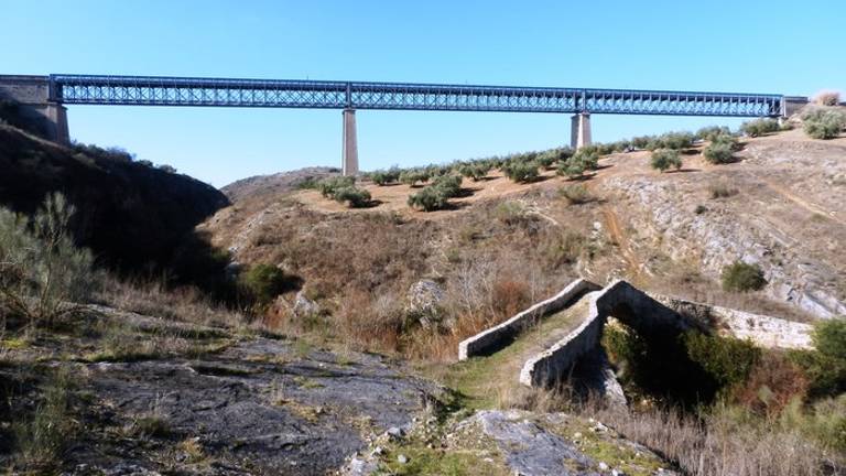 Vía Verde del Aceite, una ruta llena de rincones por descubrir Vía Verde del Aceite, una ruta llena de rincones por descubrir