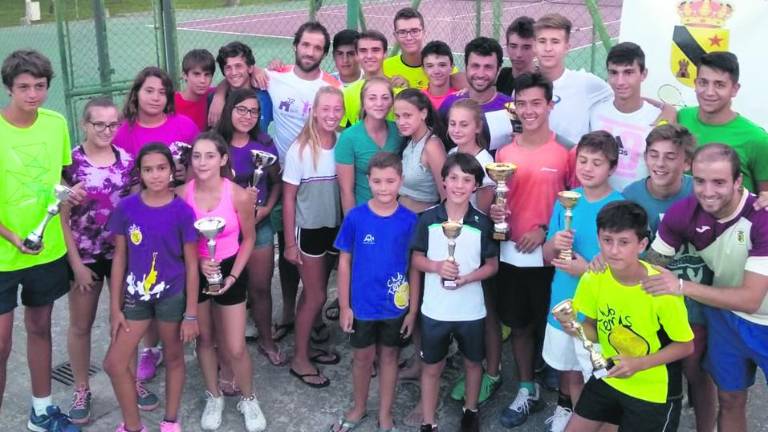 Merecido aplauso a menores que son un ejemplo Merecido aplauso a menores que son un ejemplo