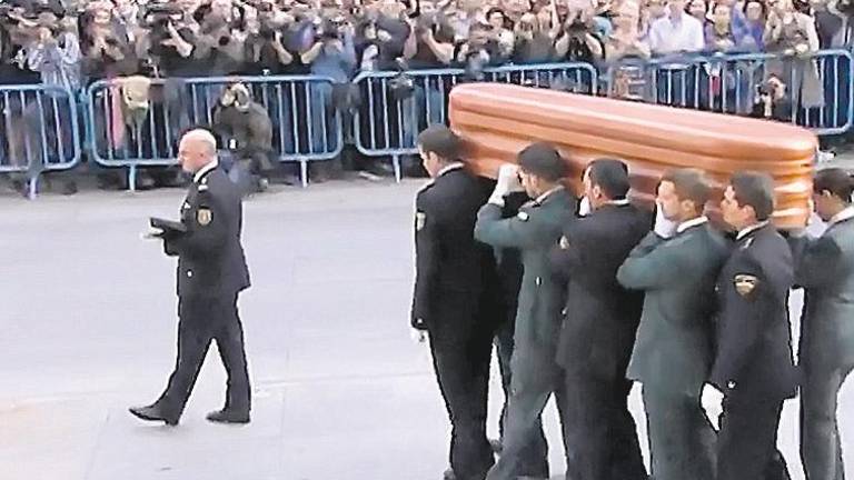 Dolor en el adiós a Rubalcaba Dolor en el adiós a Rubalcaba