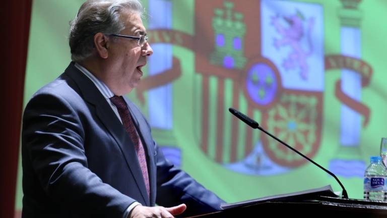 Zoido impone 46 medallas al Mérito de Protección Civil Zoido impone 46 medallas al Mérito de Protección Civil