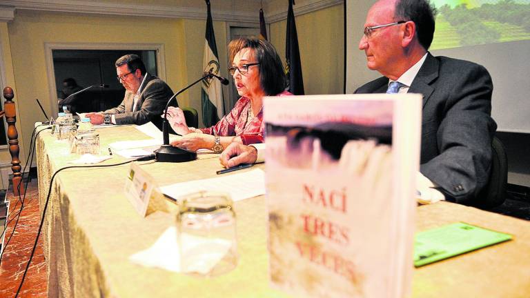 Ana García Colmenero presenta su nuevo libro, Nací tres veces Ana García Colmenero presenta su nuevo libro, Nací tres veces