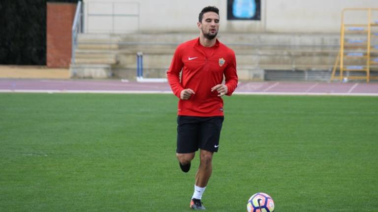 El alcalaíno Carlos Garrido, nuevo fichaje para el Recreativo Granada El alcalaíno Carlos Garrido, nuevo fichaje para el Recreativo Granada