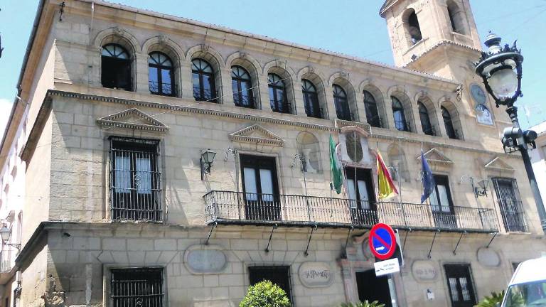 El Ayuntamiento “se desnuda” El Ayuntamiento “se desnuda”