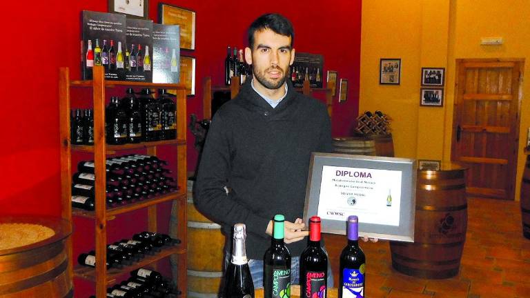 Bodegas Campoameno logra cuatro “matrículas de honor” Bodegas Campoameno logra cuatro “matrículas de honor”