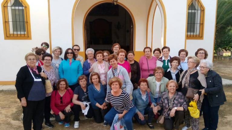La asociación de amas de casa se va de caminata La asociación de amas de casa se va de caminata