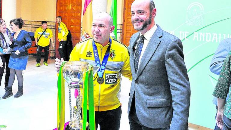 Una plantilla cercana a la gente Una plantilla cercana a la gente