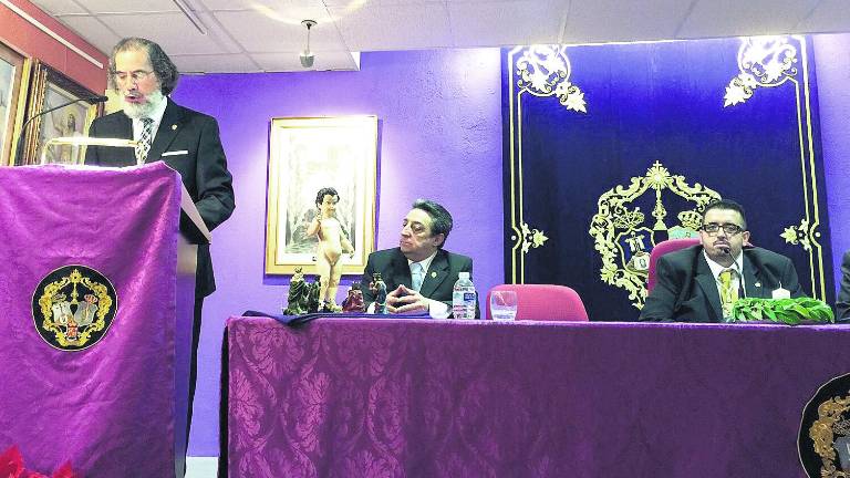 El Resucitado recibe la Pascua con un pregón lleno de poesía El Resucitado recibe la Pascua con un pregón lleno de poesía