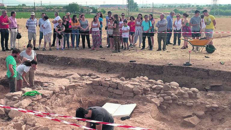 Colectivos conocen el trabajo del yacimiento Los Villares Colectivos conocen el trabajo del yacimiento Los Villares