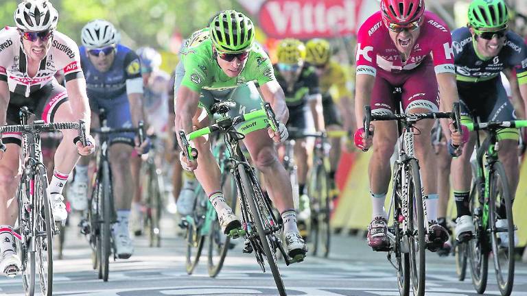 Peter Sagan firma su “hat-trik” en la ciudad suiza de Berna Peter Sagan firma su “hat-trik” en la ciudad suiza de Berna