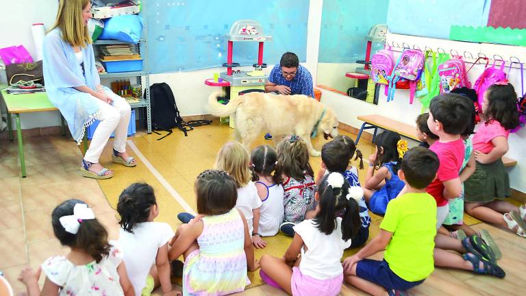 Dos “profesoras perrunas” para la Escuela de Verano Dos “profesoras perrunas” para la Escuela de Verano