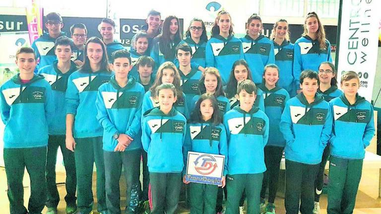 Seis clubes participan en el torneo navideño de natación