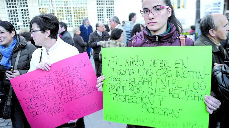 Ayuntamientos sin bandera y protestas a favor del refugiado Ayuntamientos sin bandera y protestas a favor del refugiado