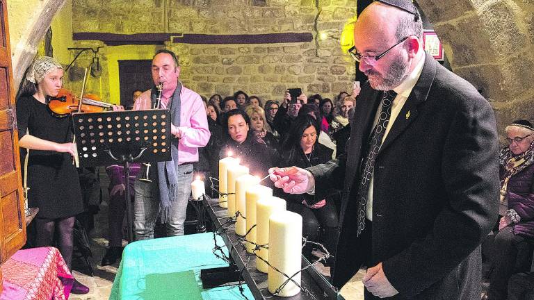 Homenaje, en la Sinagoga, a las víctimas del Holocausto Homenaje, en la Sinagoga, a las víctimas del Holocausto