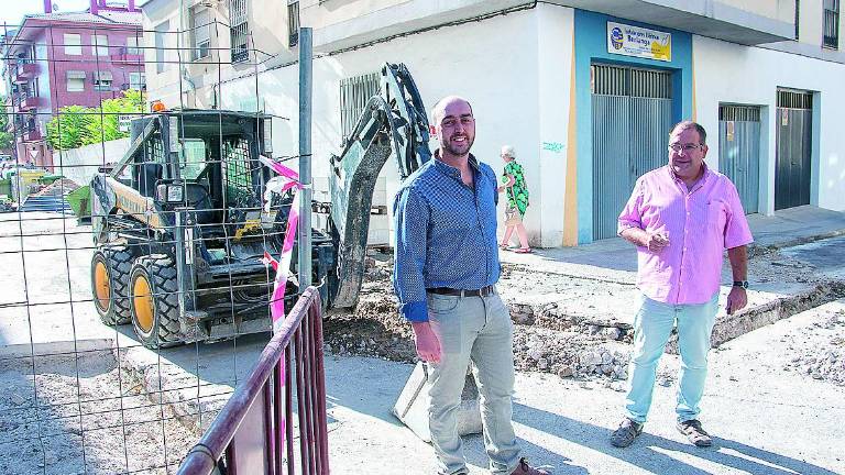 Comienza la reparación de los acerados de la calle Genil