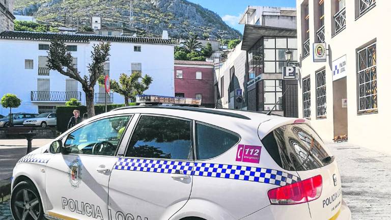 “Cruce” de comunicados entre el Ayuntamiento y UGT “Cruce” de comunicados entre el Ayuntamiento y UGT