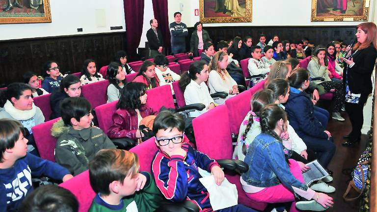 Escolares de Salamanca conocen el patrimonio local Escolares de Salamanca conocen el patrimonio local