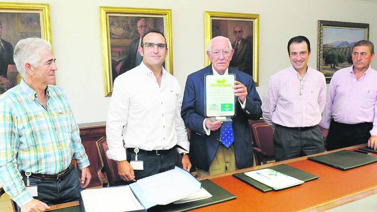 Caja Rural brinda su apoyo al colectivo de pistacheros Caja Rural brinda su apoyo al colectivo de pistacheros