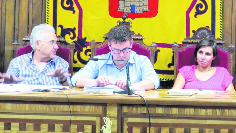 El PSOE cuestiona la deuda del Ayuntamiento con la Junta El PSOE cuestiona la deuda del Ayuntamiento con la Junta