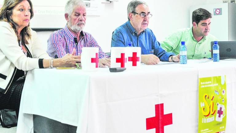 Las banderitas de Cruz Roja ayudan a los niños vulnerables Las banderitas de Cruz Roja ayudan a los niños vulnerables