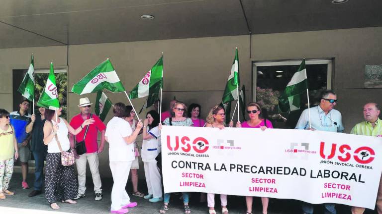 Por la ampliación de plantilla en la limpieza del hospital