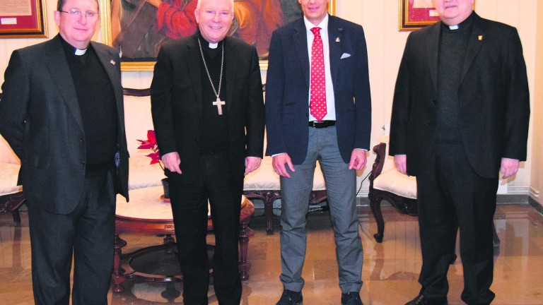 El obispo respalda al nuevo presidente de la Cofradía