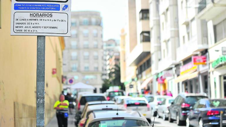 Una recogida de firmas por el “rescate” de la zona azul