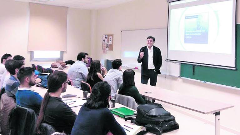 Juan Francisco Delgado habla en la UJA del empleo del futuro Juan Francisco Delgado habla en la UJA del empleo del futuro