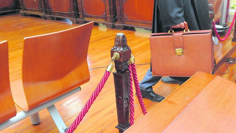 Al banquillo por cortar un trozo de oreja a su mujer Al banquillo por cortar un trozo de oreja a su mujer