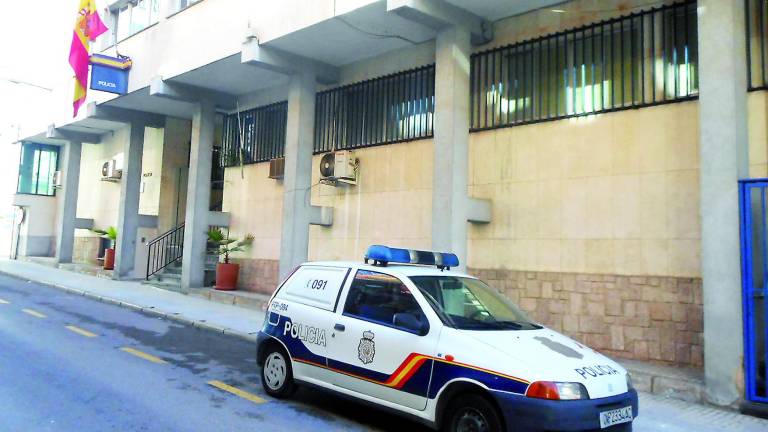 Dos policías con lesiones por un nuevo ataque en “El Cerro” Dos policías con lesiones por un nuevo ataque en “El Cerro”