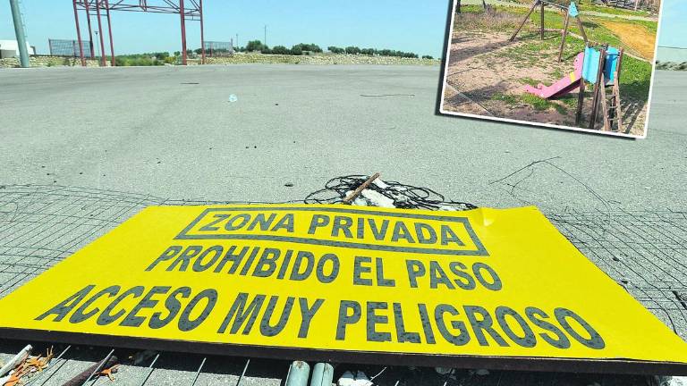 “Carreras de coches” en el Parque Acuático abandonado