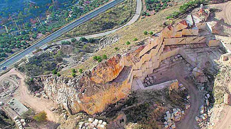 La Fiscalía ve delito en la explotación de la cantera La Fiscalía ve delito en la explotación de la cantera