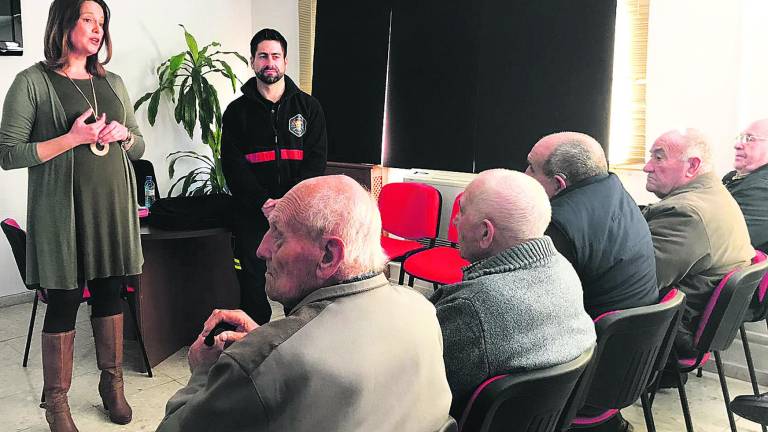 Los mayores aprenden cómo reaccionar ante los incendios