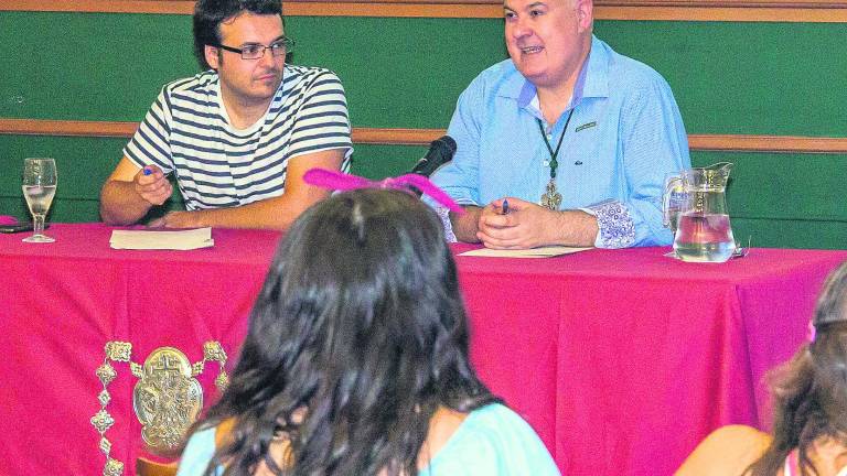 El tallista Juan Manuel Pulido habla de su quehacer en una conferencia El tallista Juan Manuel Pulido habla de su quehacer en una conferencia